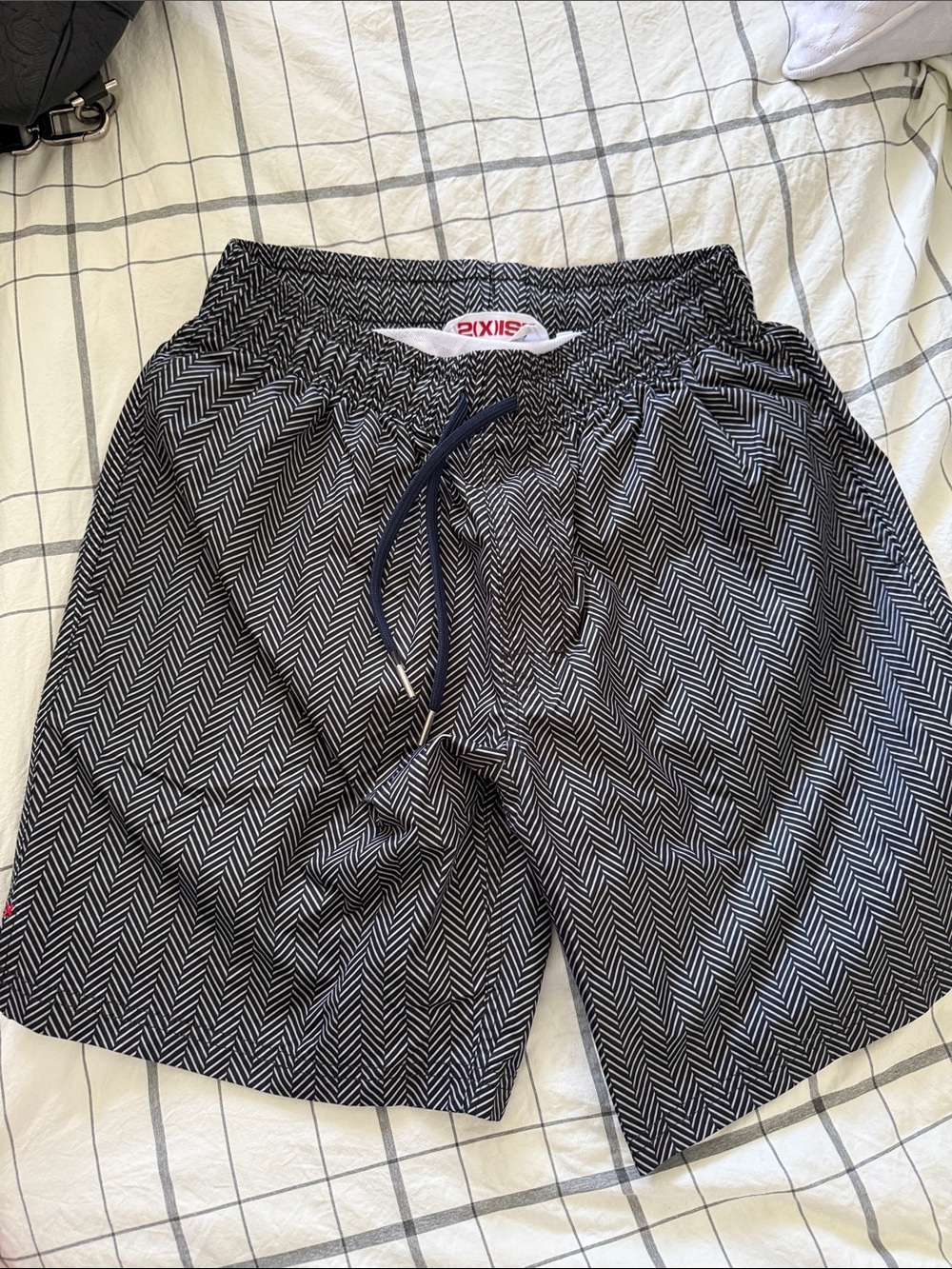 2xist Black and White Chevron Swim Shorts NWOT